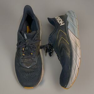 MEN'S HOKA ONE ONE ARAH1 5 SZ 10.5D BLUE RUNNING SHOES